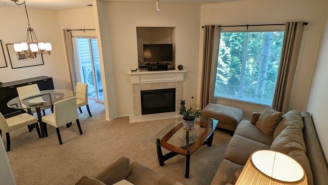 Building Photo - Bothell / Woodinville 2 Bedroom Townhome with Den and AIR-CONDITIONING