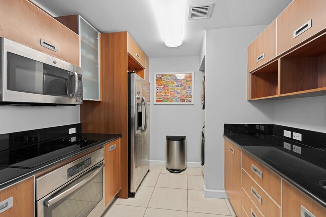 Building Photo - 410 Evernia St