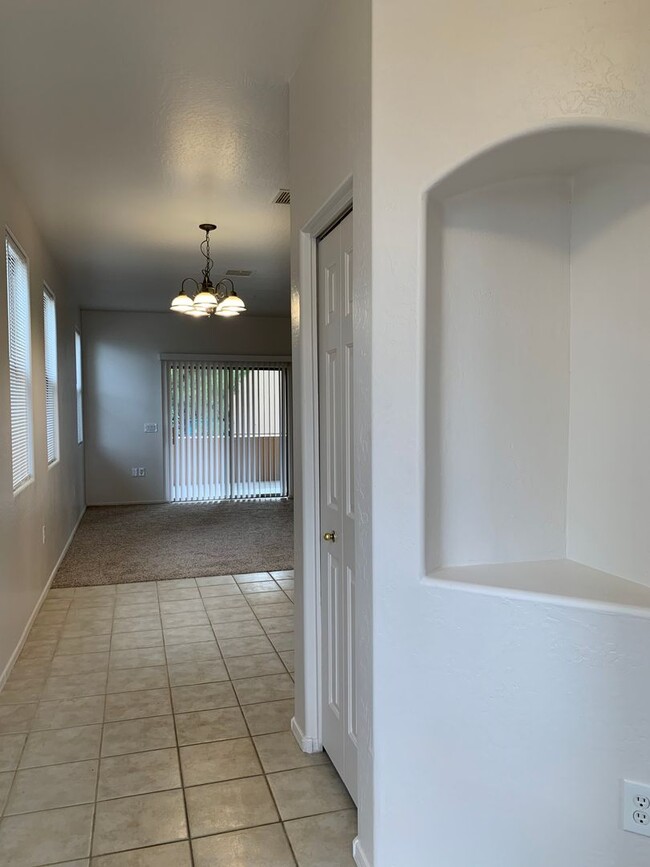 Building Photo - CONDOMINIUM - COTTONWOOD - COTTONWOOD SQUA...