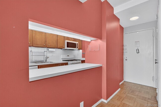 Foto del edificio - 6 Fordham Hill Oval