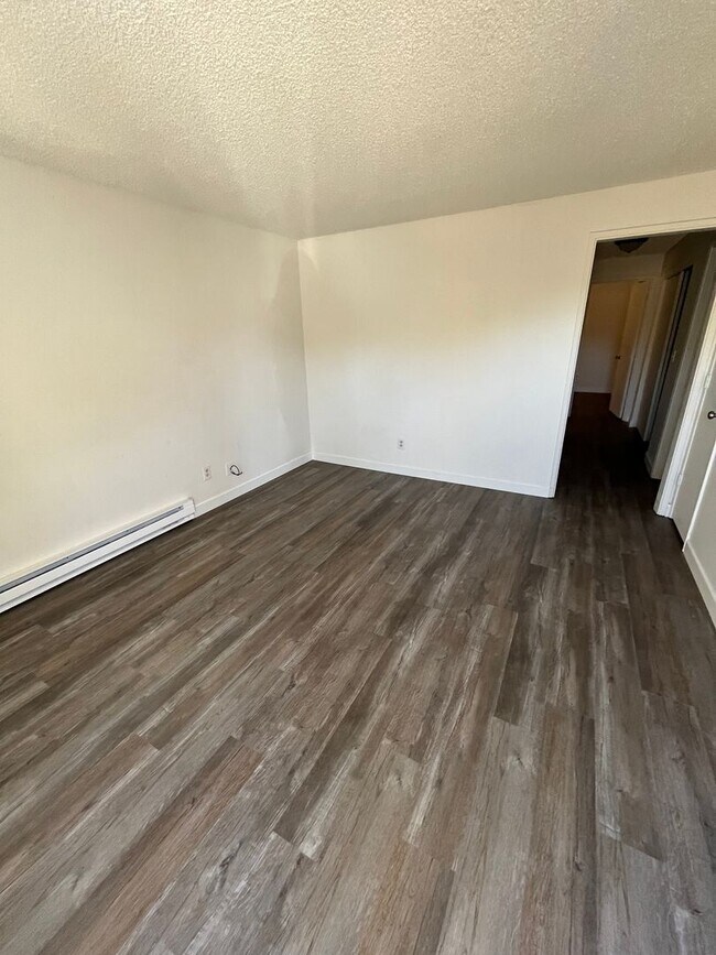 Building Photo - R158