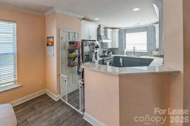 Foto del edificio - 121 Walnut Cove Dr