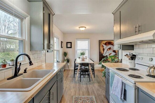 Foto del edificio - 3 br, 1 bath House - 105 South Piedmont Av...