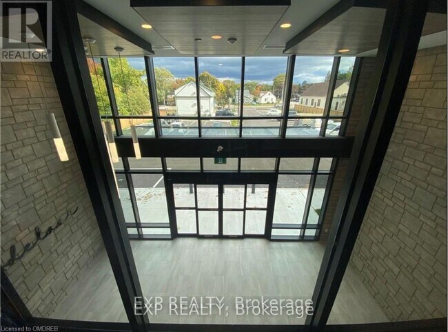 Photo du bâtiment - 3998-3998 Victoria Ave