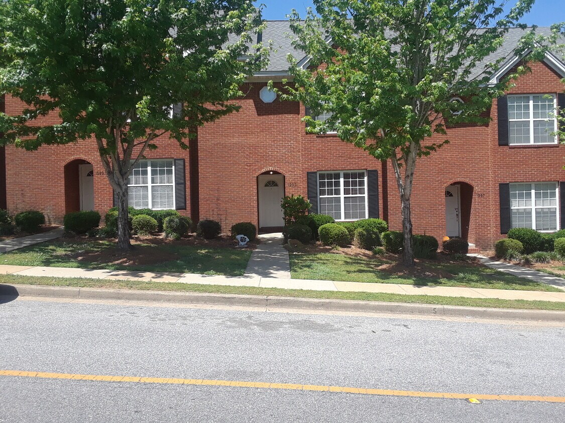 Primary Photo - 1293 N Dean Rd