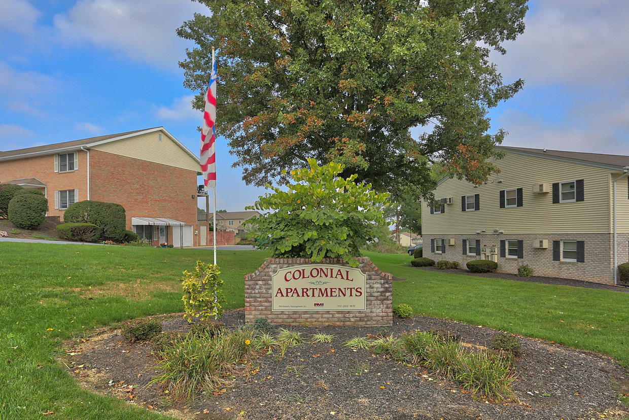 Primary Photo - Colonial Apartments