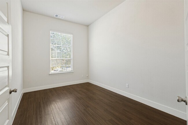 Foto del edificio - 1665 Sheldon Dr
