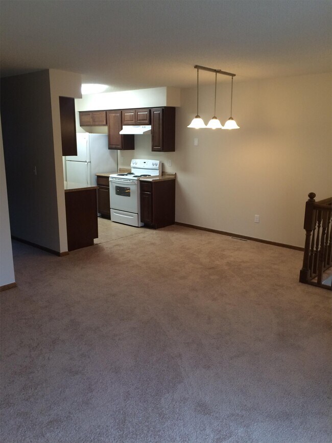 Foto del edificio - 10628 Hummingbird St NW