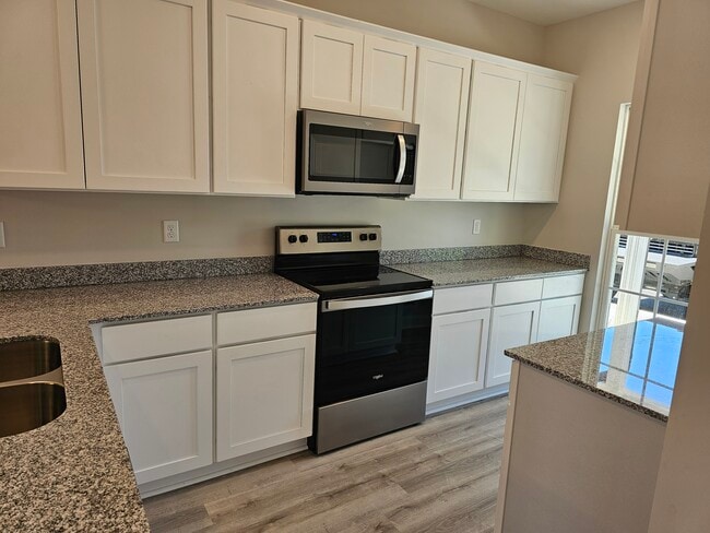 Kitchen - 1227A University Ln