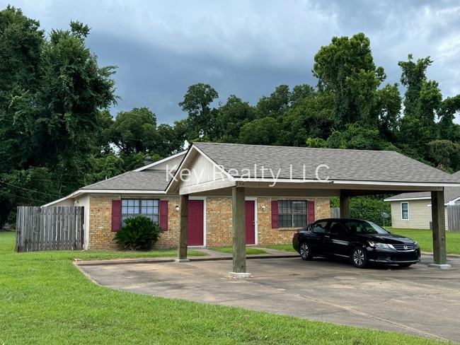 Building Photo - 6014 Quail Ridge