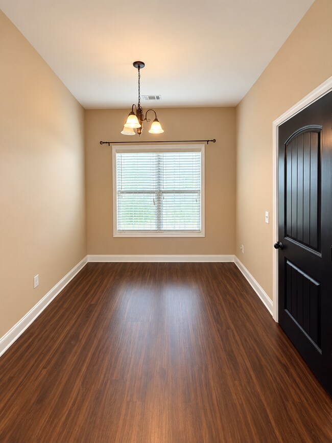 Building Photo - 424 Strawberry Walk
