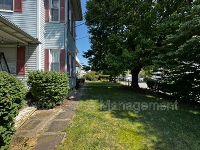 Foto del edificio - 243 Old Leacock Rd