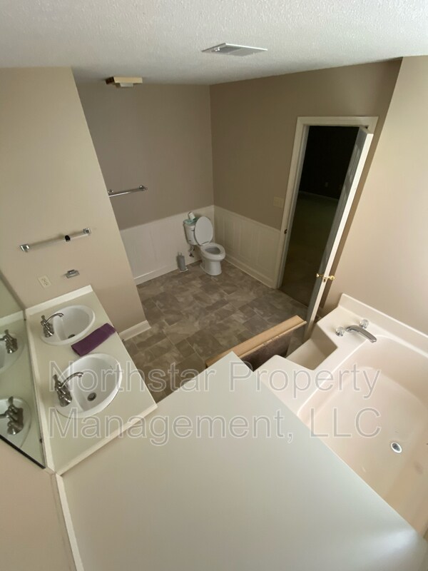 Building Photo - 210 Locksley Dr