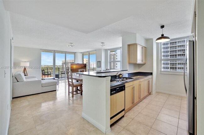 Building Photo - 2080 S Ocean Dr