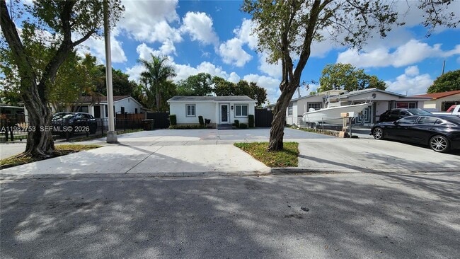 Building Photo - 734 W 32nd St