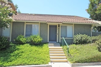 Building Photo - 499 Serento Cir