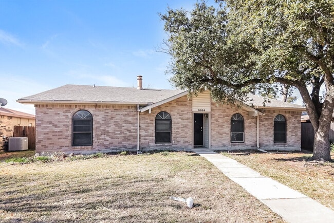 Building Photo - 5916 Cedar Ln