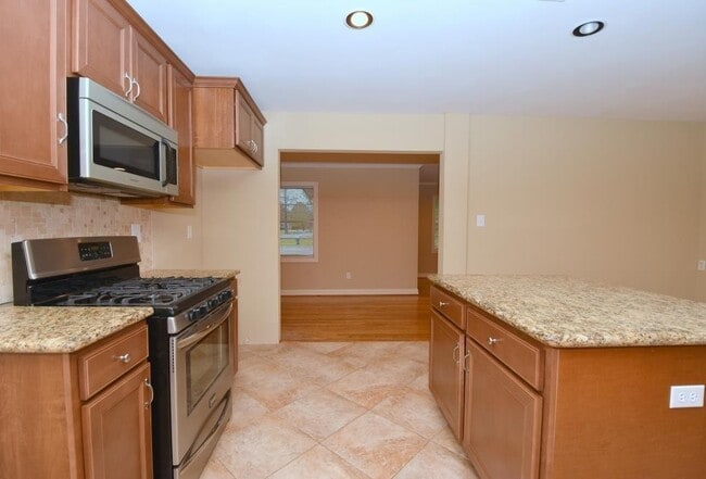 Building Photo - 10402 Chatterton Dr