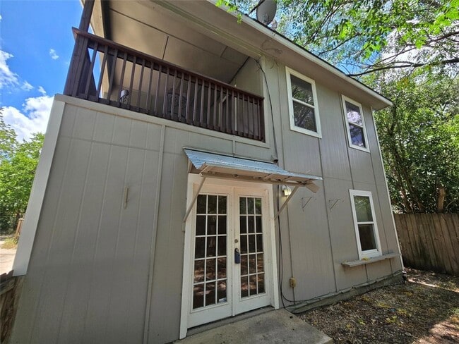 Foto del edificio - 4516 Russell Dr