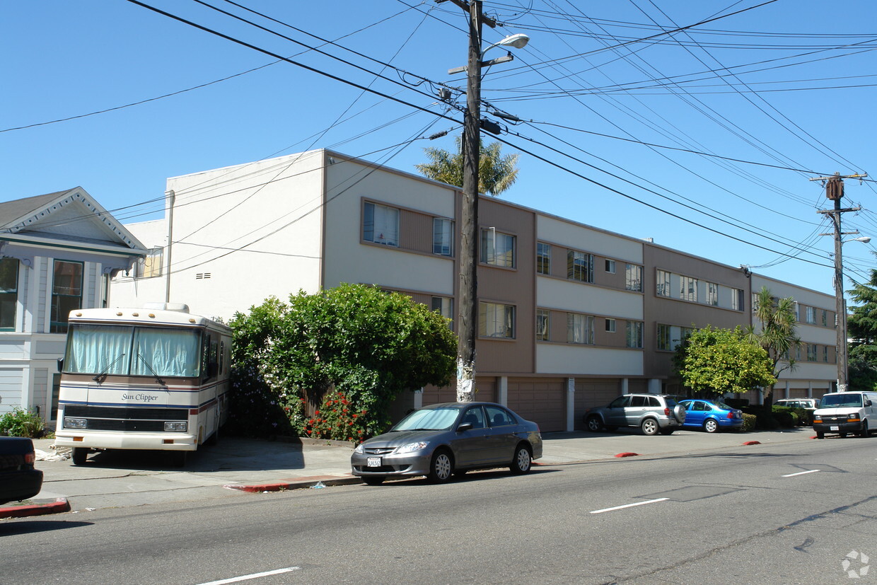 Primary Photo - Americana Apartments