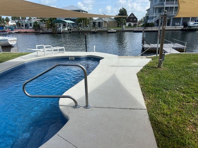 Building Photo - DIRECT GULF ACCESS 2/2 FOR RENT
