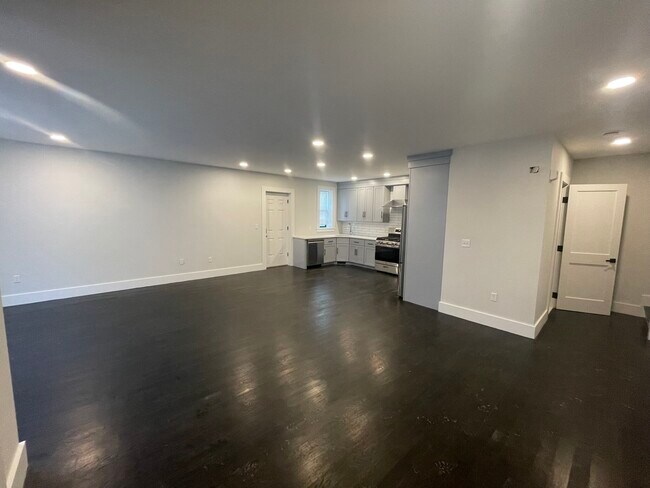 Building Photo - 52 Walnut St