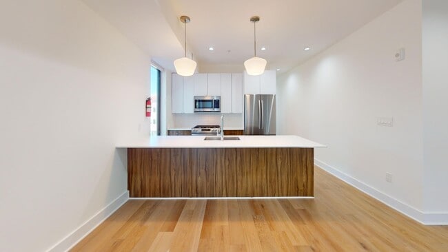 Newly Renovated Two Bedroom Two Bathroom W/Off Street Parking - Newly Renovated Two Bedroom Two Bathroom W/Off Street Parking Apartment