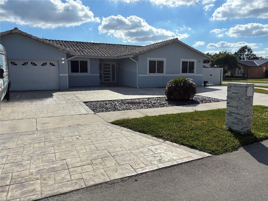 Building Photo - 9978 SW 152nd Ter