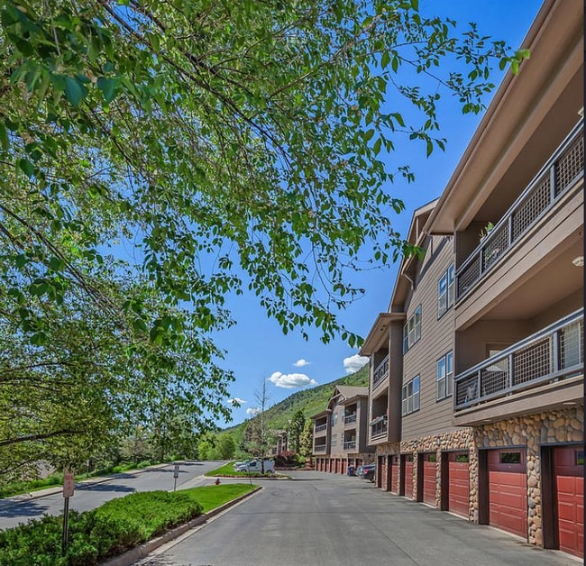 Foto del edificio - 2701 Midland Ave. Unit 614