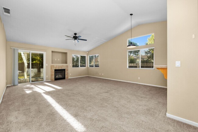 Foto del edificio - Spacious 3-Bedroom, 2-Bathroom Rental Home...