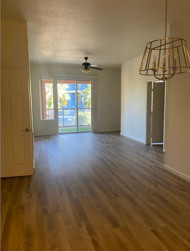 Living/Dining - 39 E Agate Ave