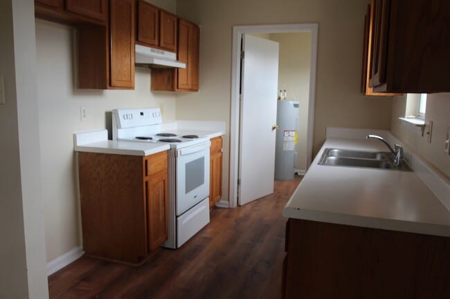 Building Photo - 804 Goodall Ave