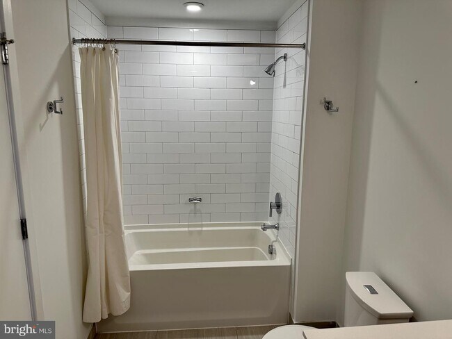 Foto del edificio - 515 N Washington St