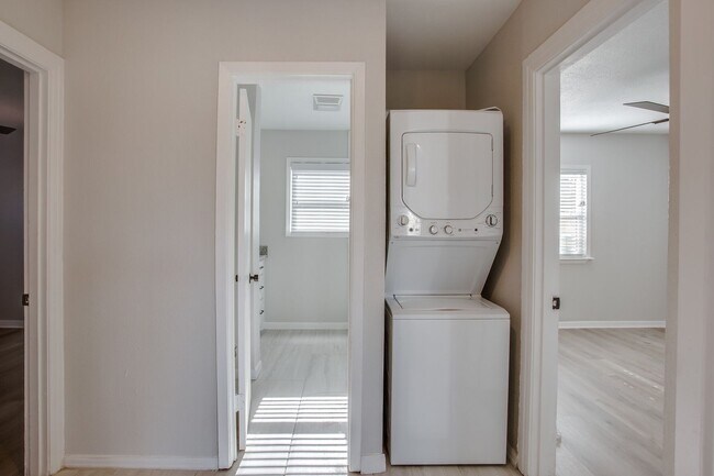 Foto del edificio - Pre Leasing for Fall 2026! 3/2 in Tech Terrace