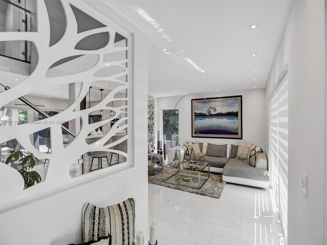 Foto principal - 1273 NE 92nd St