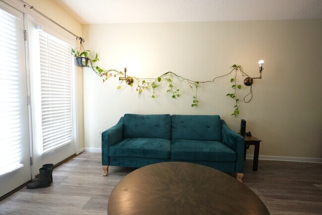Foto del edificio - A charming house w/ 2 beds and 2 bath
