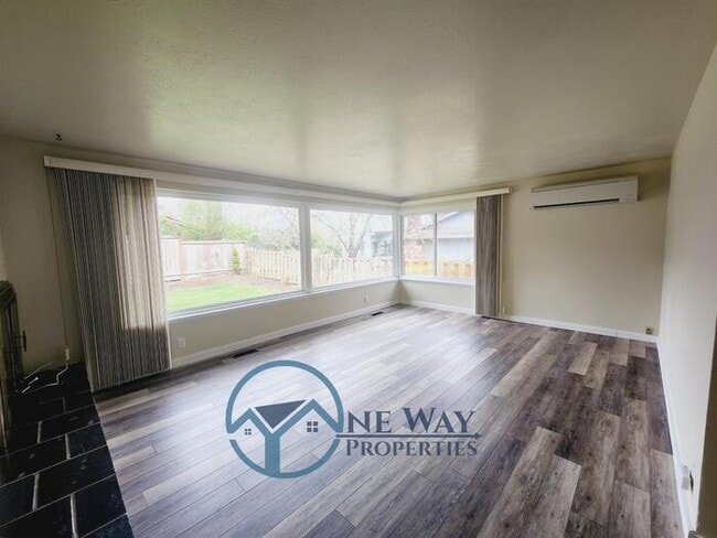 Foto del edificio - 4624 Grandview Dr W