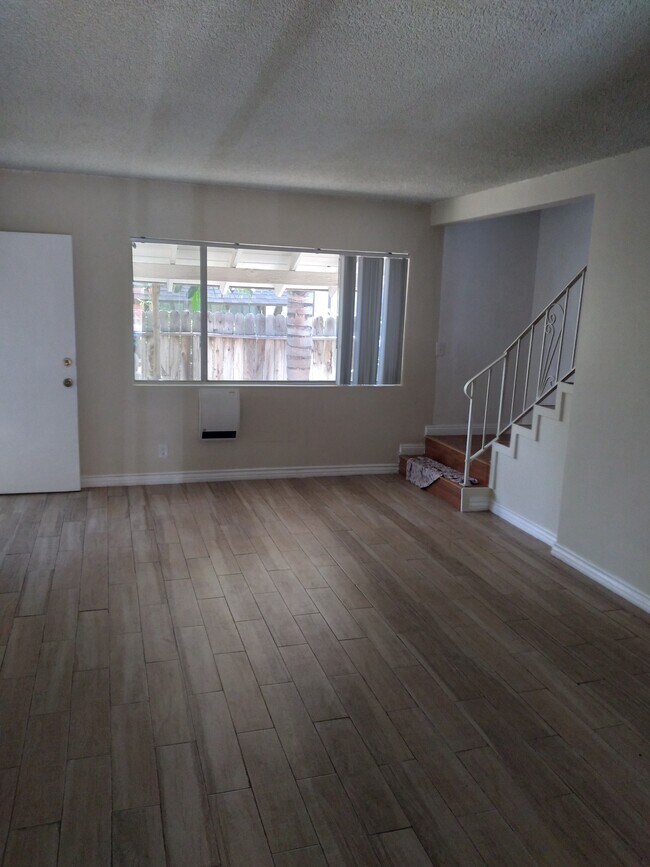 sala de estar - 911 N Cypress St