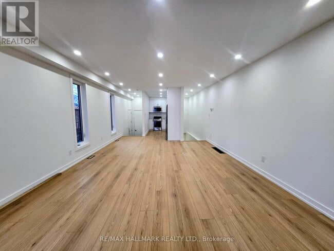 Photo du bâtiment - 592 Danforth Rd