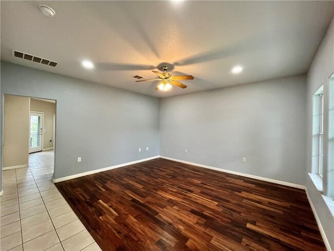 Foto del edificio - 7509 Lazy Creek Dr