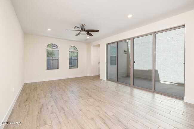 Foto del edificio - 3855 S McQueen Rd