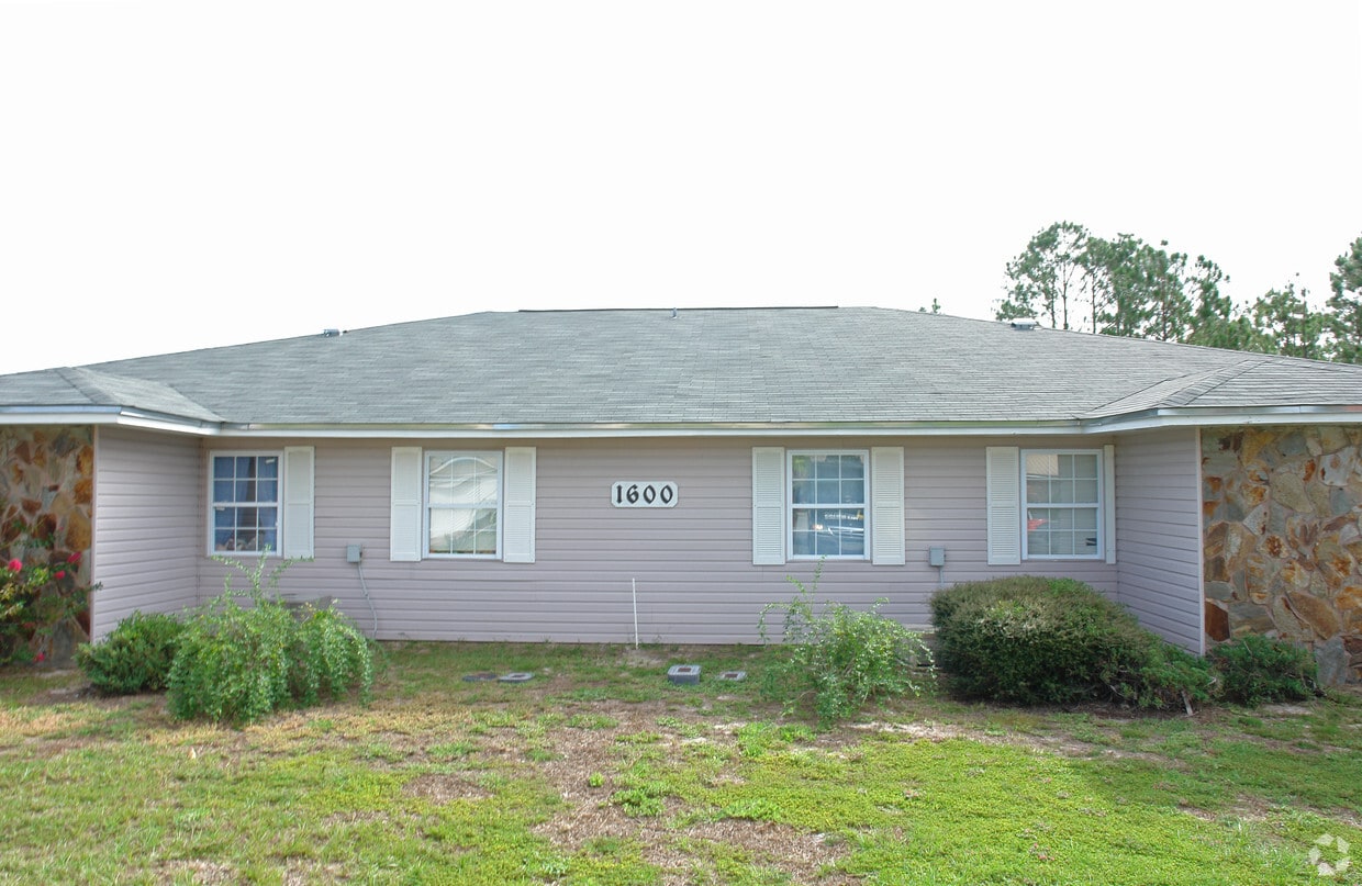 Building Photo - 1600 Green Briar Pky