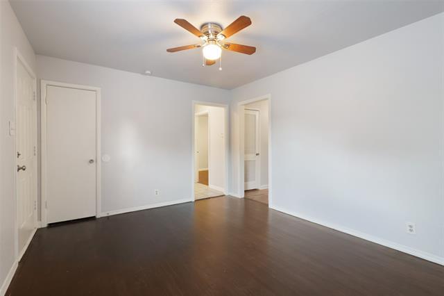 Building Photo - 1415 Oakwood Dr