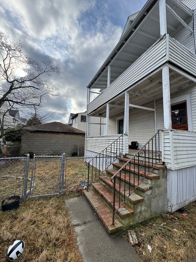 Building Photo - 75 Pinkert St