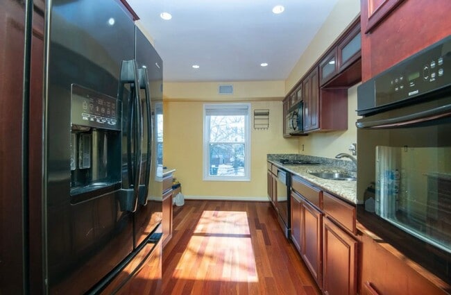 Building Photo - Bright 3 Bedroom Takoma Townhome with Park...