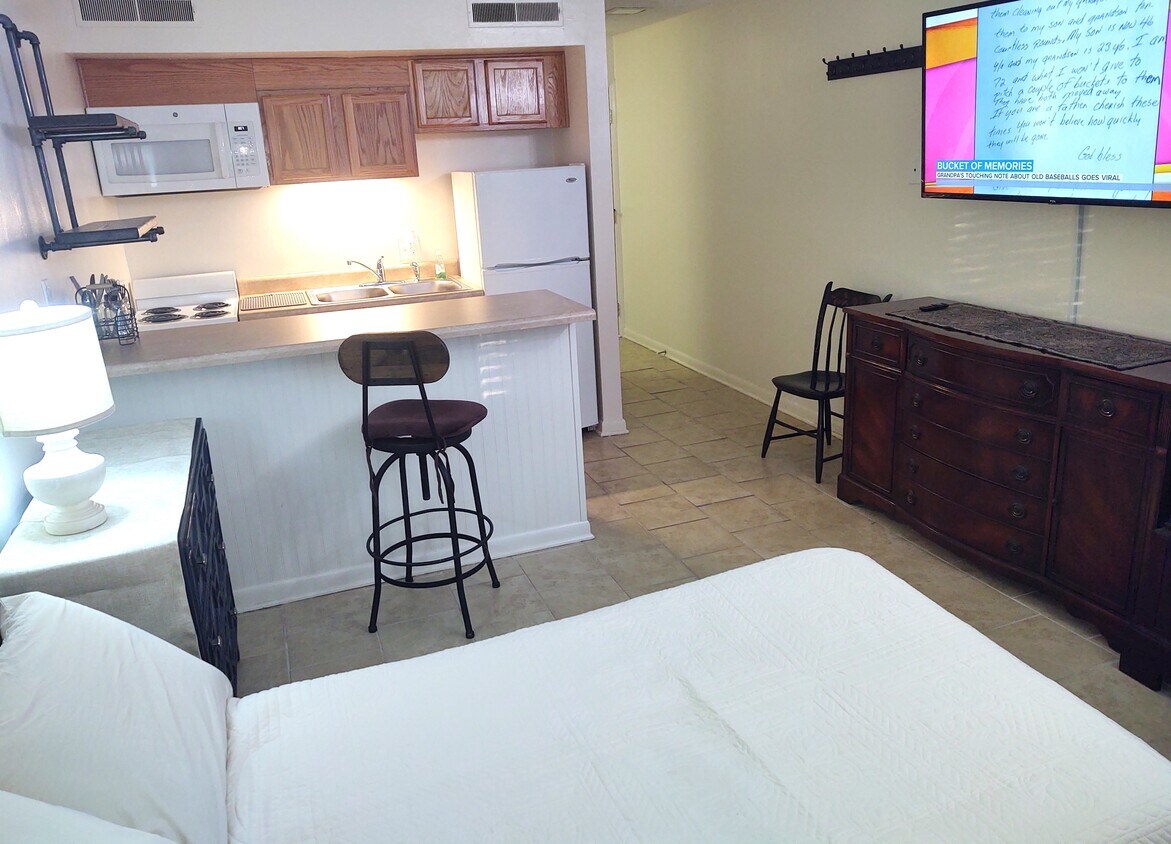 2840 Colonial Ave SW Unit C2, Roanoke, VA 24015 Condo for Rent in