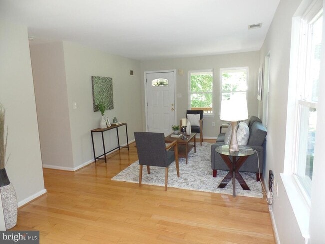 Foto del edificio - 2018 Griffith Rd