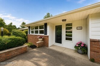 Building Photo - 170 Bingham Ave
