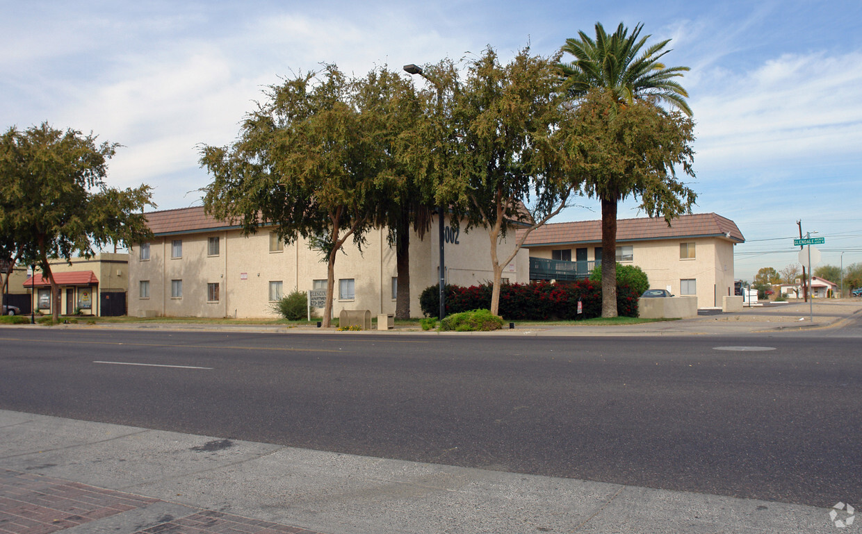 Building Photo - Glen Court Apartments