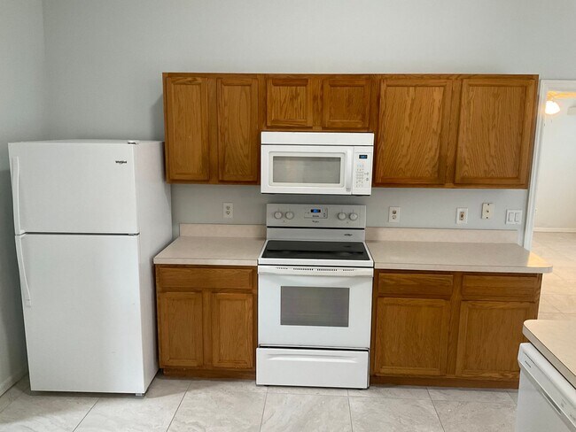 Building Photo - 3 BR 2 BA 2 CG in western PSL